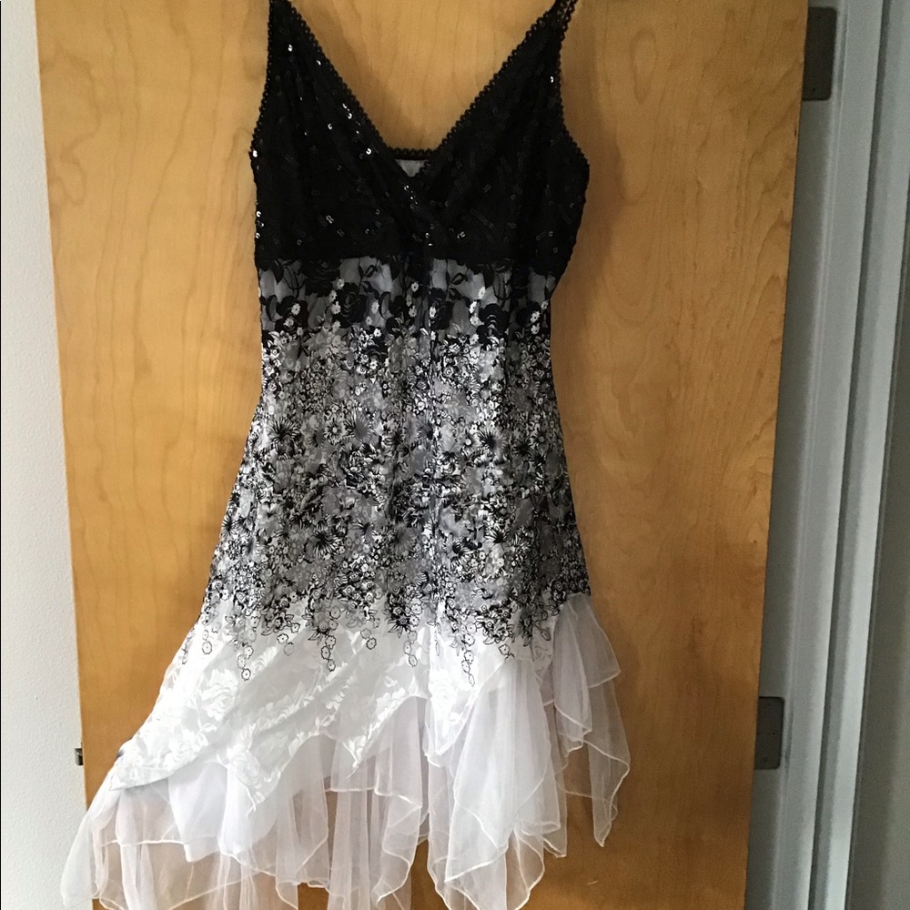 White or green asymmetrical layered dress w lace